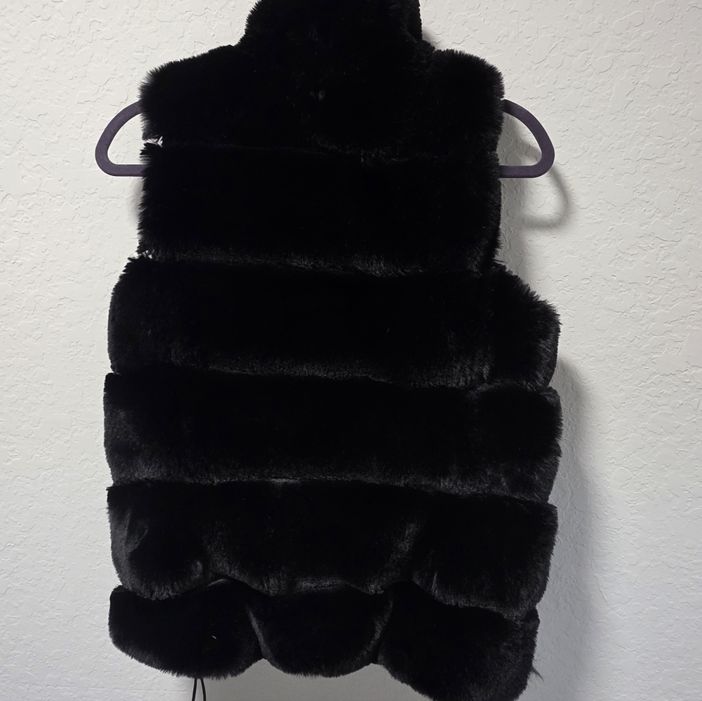 Via Spiga Luxurious Black Faux Fur Vest Short Length, Zipper